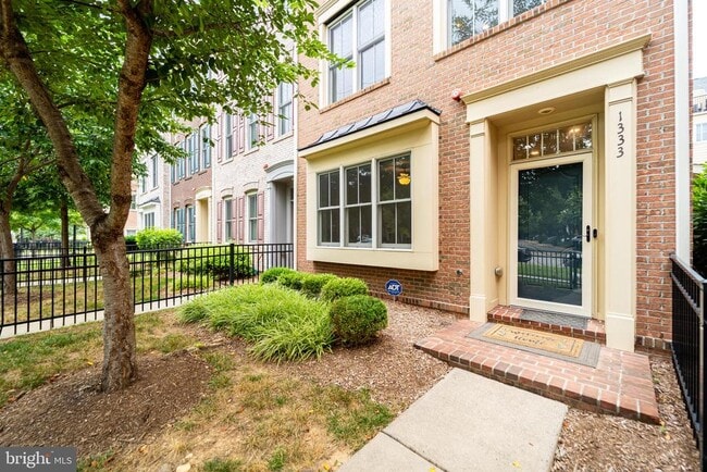 Building Photo - 1333 Powhatan St