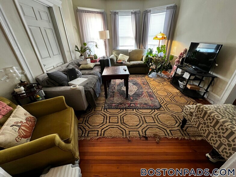 Primary Photo - 49 Conwell Ave