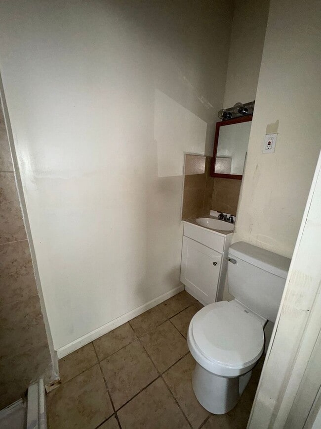 Building Photo - 1016 Pine St