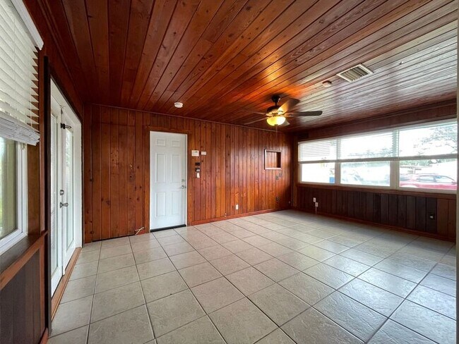 Building Photo - 1918 E Main St