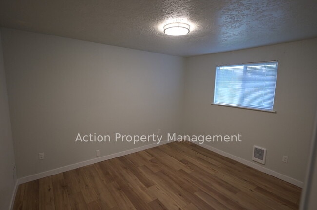 Building Photo - 2 bed, 1 bath, 1 car garage in Sequim