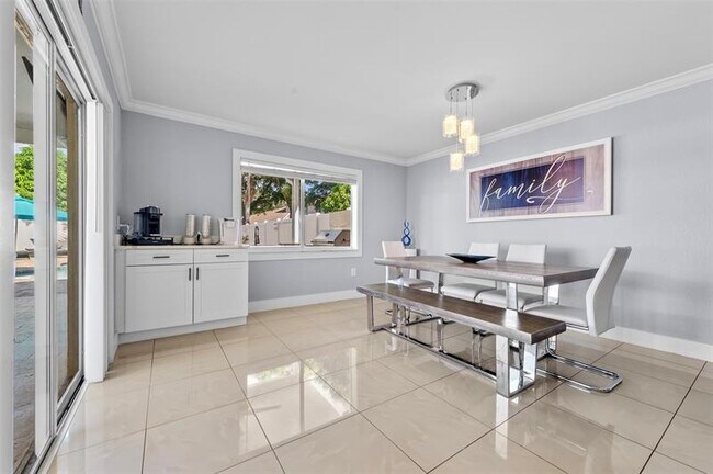 Building Photo - 4121 Eastridge Cir