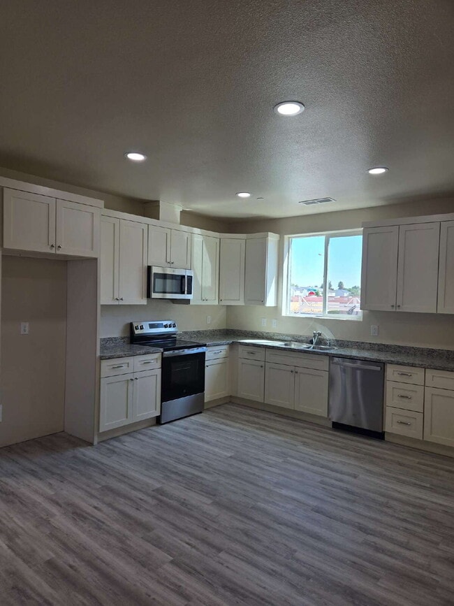 Building Photo - Welcome to an exquisite sanctuary of comfo...