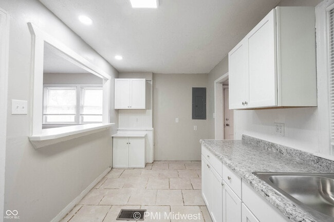 Building Photo - 4923 Barlow Dr