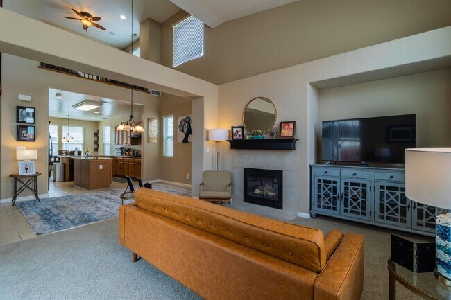 Building Photo - Immaculate Hanford 3/2.5