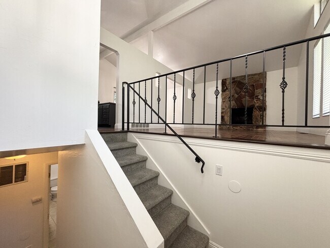 Building Photo - 2243 Aspen Hills Dr