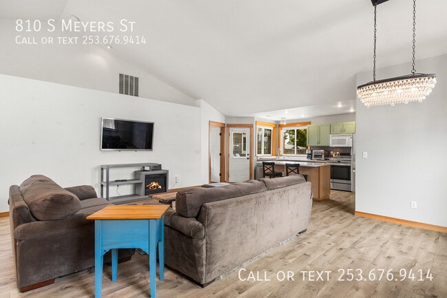 Building Photo - 810 S Meyers St