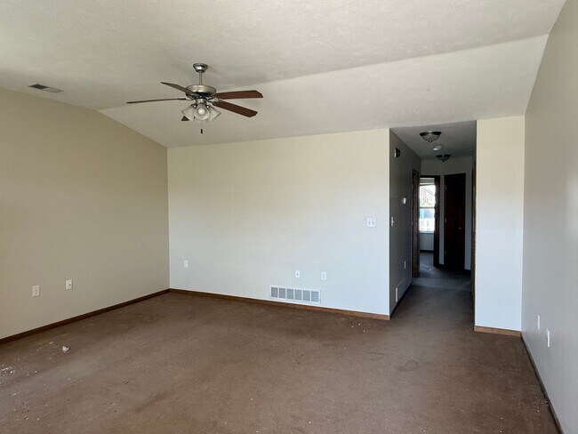 Building Photo - 516 Grainfield St