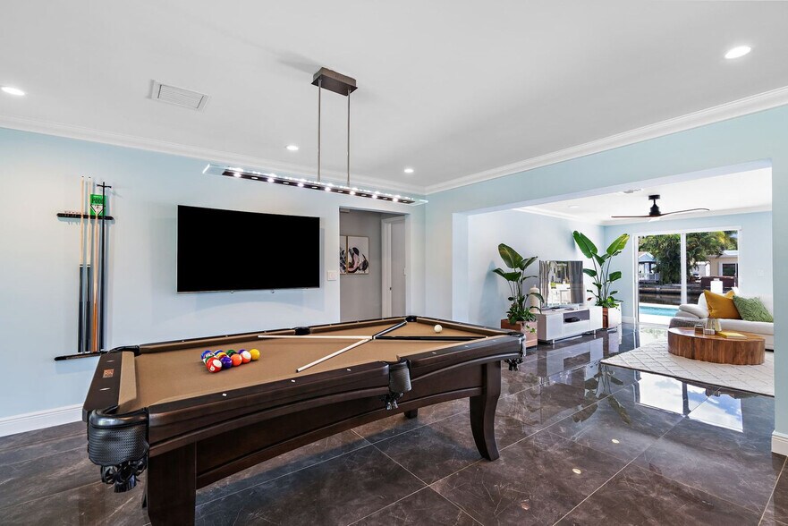 Building Photo - 2001 NW 36th St