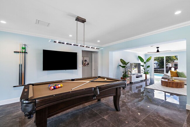 Building Photo - 2001 NW 36th St