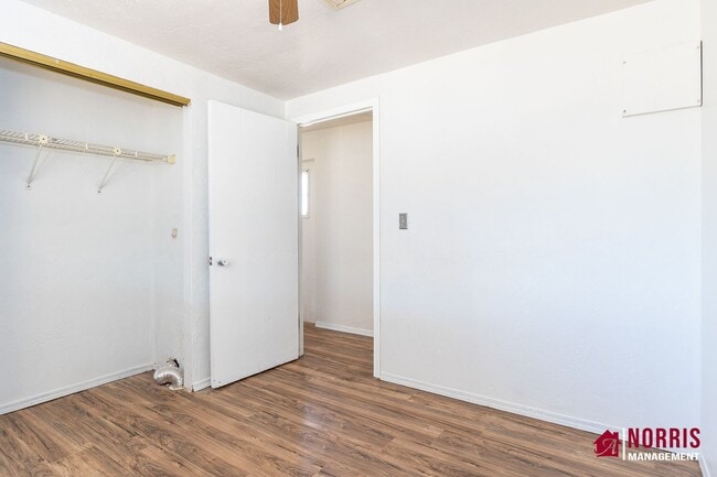 Building Photo - Manufactured home with NO HOA and Plenty o...