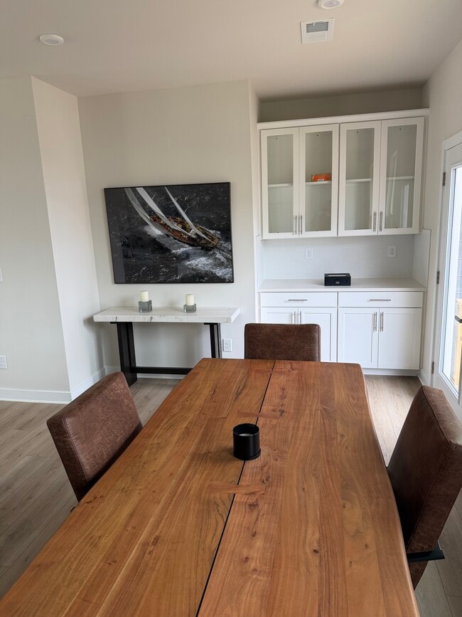 Building Photo - 2553 Ellen Ave