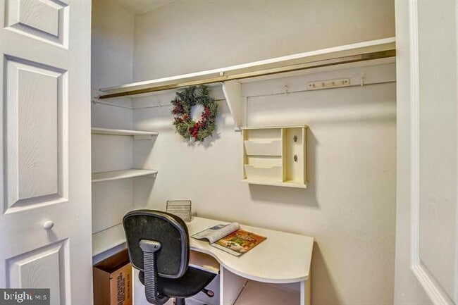 Building Photo - 6641 Wakefield Dr
