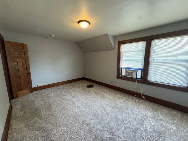 Building Photo - For Rent – Pet-Friendly 2 Bed, 1 Bath Town...