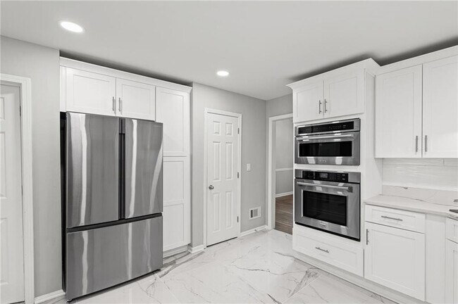 Building Photo - 11355 Vedrines Dr