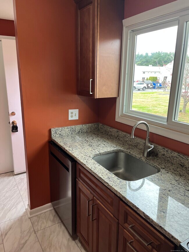 Building Photo - 16 Seymour Rd