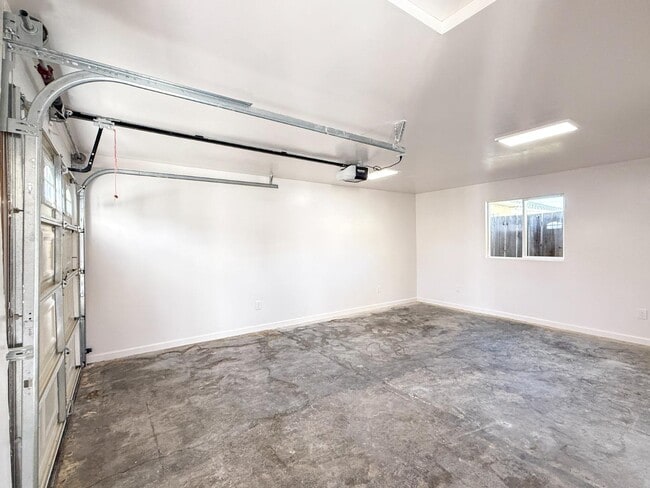 Primary Photo - 2229 Pulgas Ave