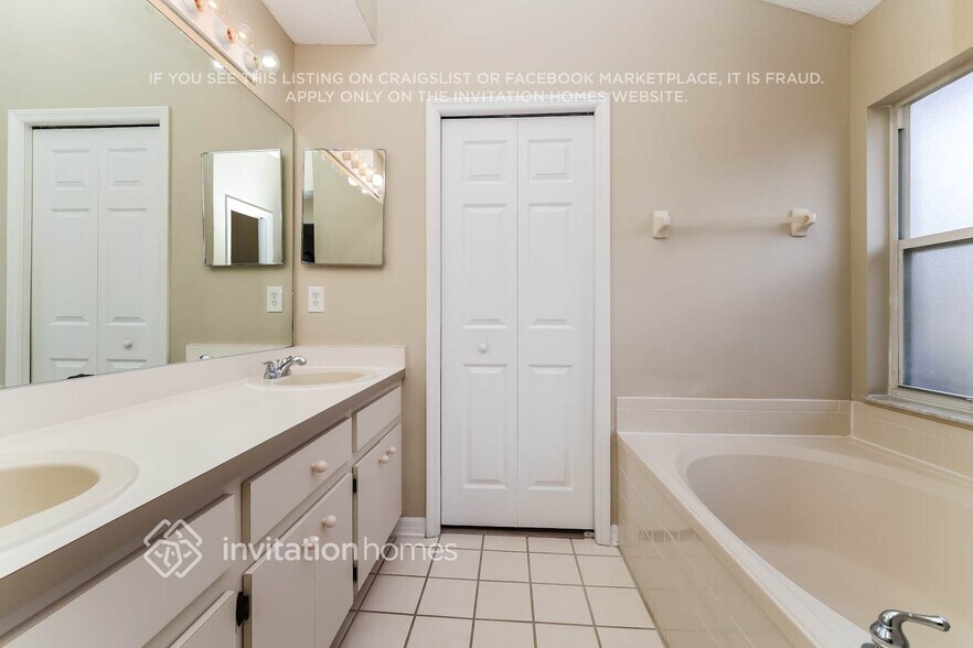 Building Photo - 5902 Azure Dr