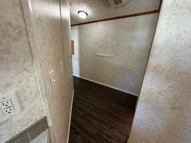 Building Photo - 3 Bedroom 2 Bath High-End Mobile Home with...
