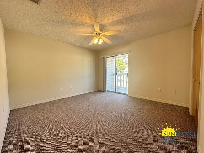 Building Photo - Lovely 2 Bedroom Townhouse Close to Downtown FWB