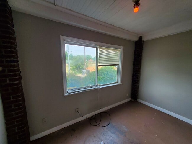 Building Photo - 1418 Park Dr