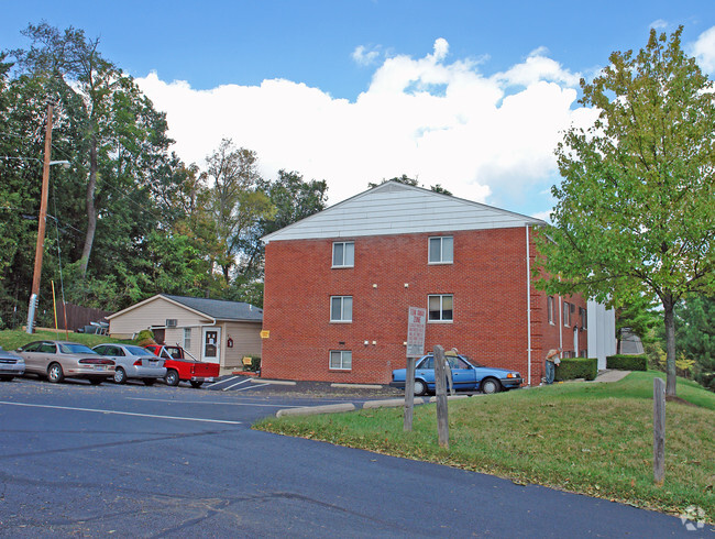 Primary Photo - Miami Bluffs Apartments