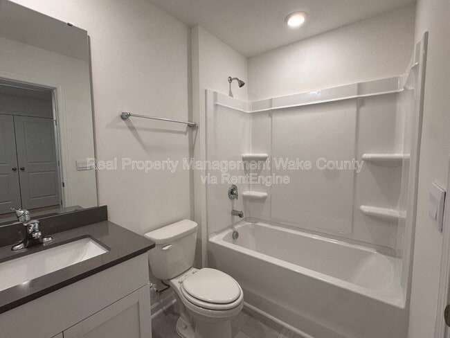 Building Photo - 407 Belgian Red Wy