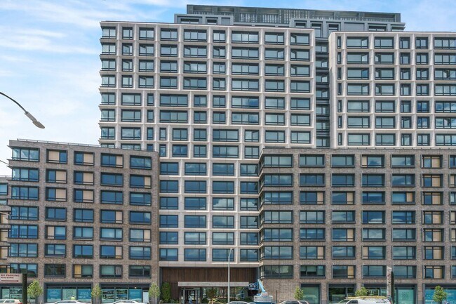 Building Photo - 550 Vanderbilt Ave