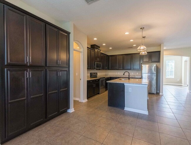 Building Photo - Beautiful 4 Bedroom 3 Bath Home in Gated C...