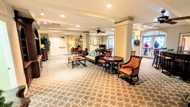 Building Photo - Annual 2/2 condo in luxury building downtown Sarasota!