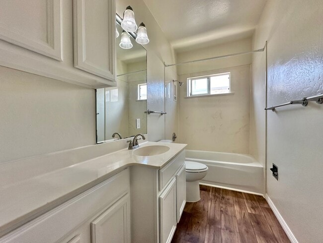 Building Photo - Stunning Craftsman 4 Bd / 2 Bath home in the heart of North Park!!
