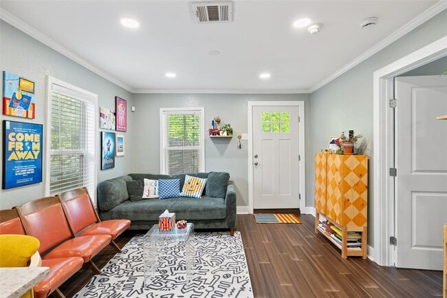 Building Photo - 1120 1/2 Tillery St