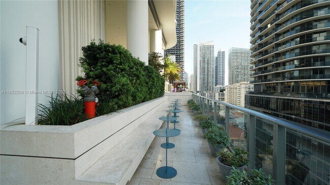 Building Photo - 801 S Miami Ave