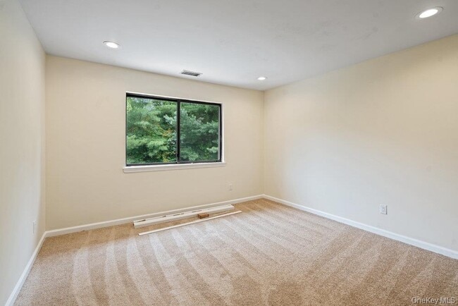 Building Photo - 90 Foxwood Dr