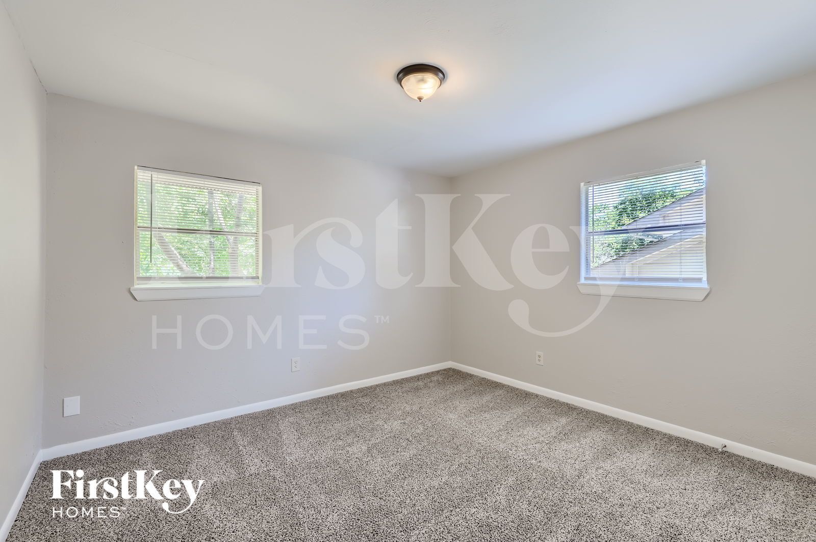 Building Photo - 917 Montclair Dr