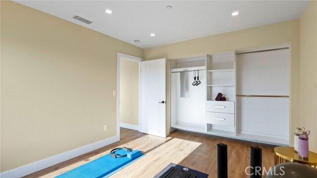 Building Photo - 420 S Hill St