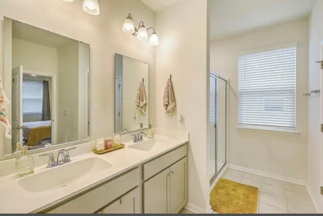 Building Photo - 405 Bering Ln