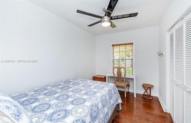 Building Photo - 2920 SW 30th Ct