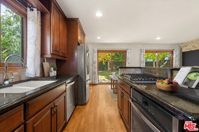 Building Photo - 7917 Westlawn Ave