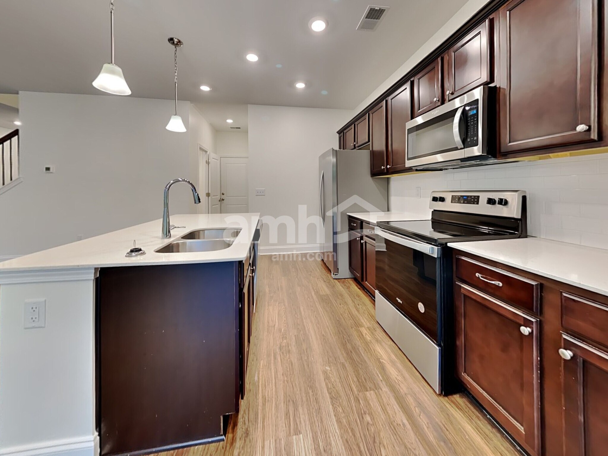 Building Photo - 223 S Live Oak Dr