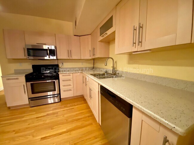 Building Photo - 1912 Jane St