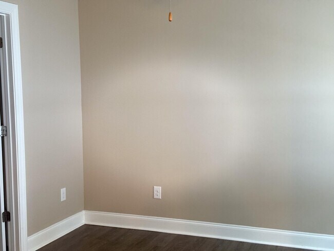 Building Photo - 301 Macarthur Dr