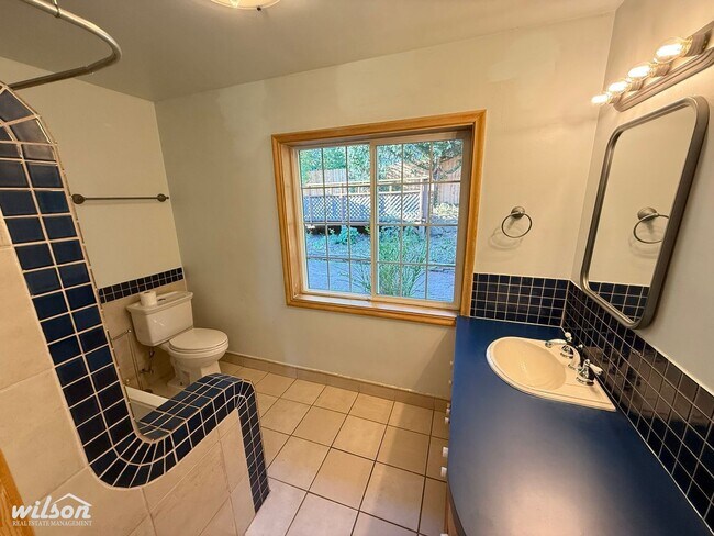 Building Photo - Beautiful 3bd/2ba Single Family Home near ...