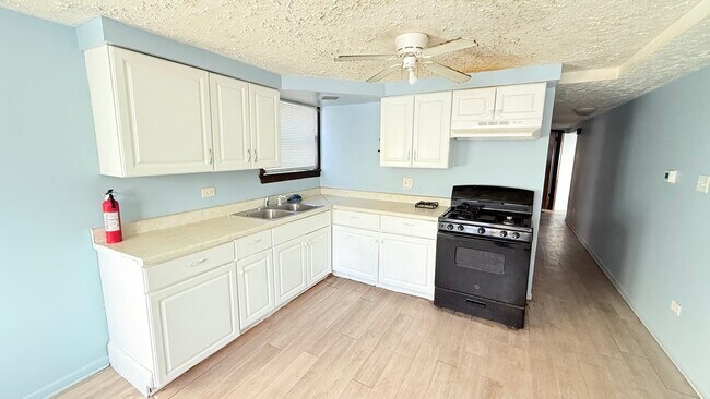Building Photo - 15020 Woodlawn Ave E