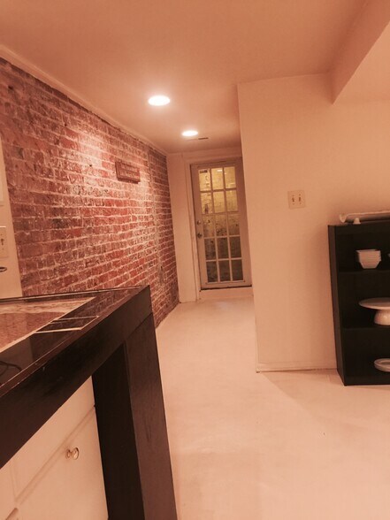 Building Photo - 902 Westminster St NW