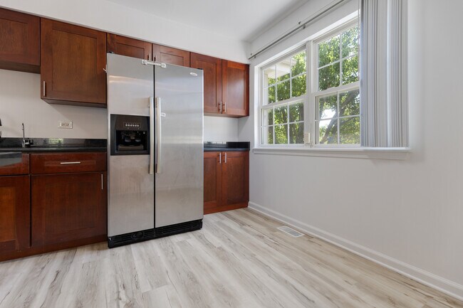 Building Photo - 1113 Orleans Dr