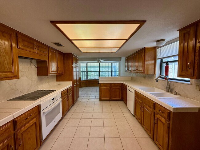 Building Photo - NEAR GOLF COURSE - WELL ESTABLISHED SPICEW...