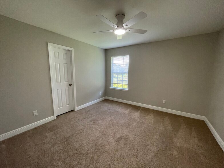 Bed 2 - 5011 Mallow St