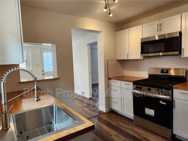 Building Photo - 331 Redwood St