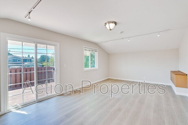 Building Photo - 3806 Century Dr